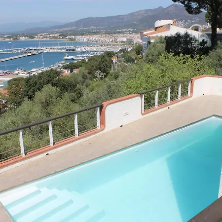 Agi Poncella Сasa de vacaciones Rosas